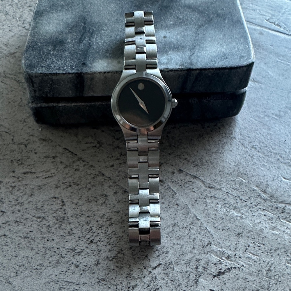 🥳 Sleek Stainless Steel Movado Women's Watch Pre Owned With Minor Defects! 🥳